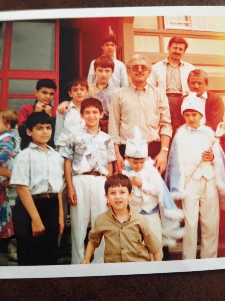 Mehmet Oruç aile bireyleriyle toplu fotoğrafta